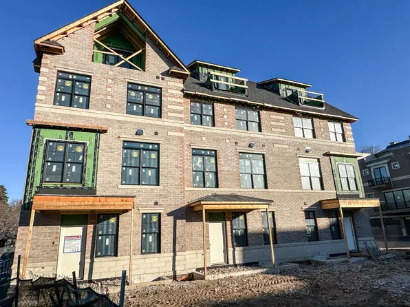 622 School St Unit 8, Naperville, IL 60540