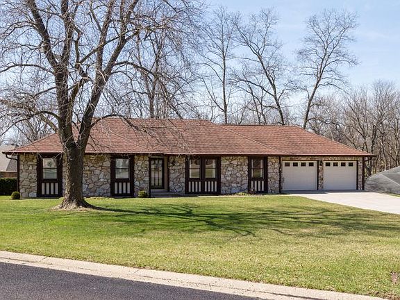 2nd image of 654 N Cedar Lake Dr W