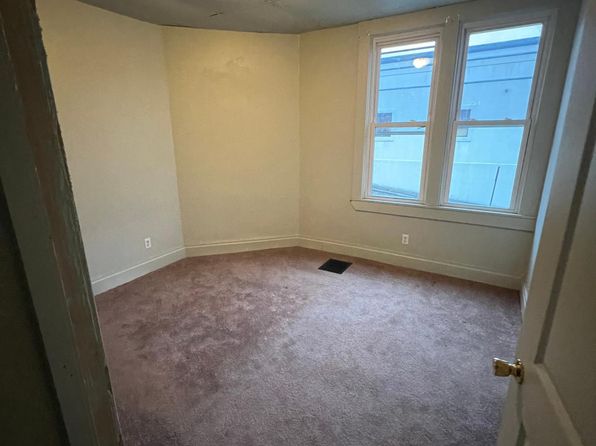 138 Sumner Ave #1, Vandergrift, PA 15690