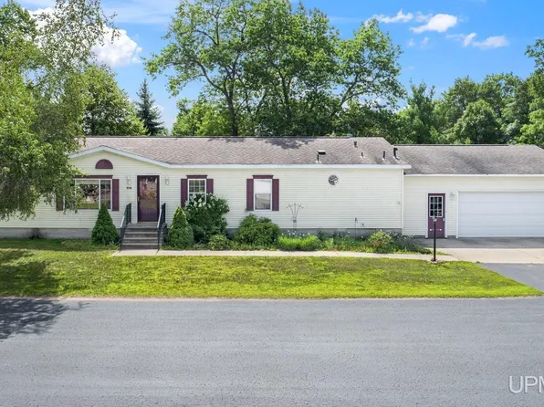 114 Kenneally Blvd, Gladstone, MI 49837