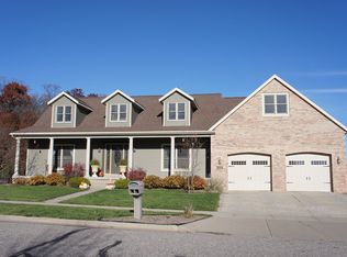 24 Harrison Ln, Reedsburg, WI 53959