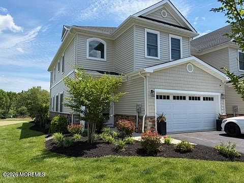112 Hedgerow Lane — Battleground Country Club