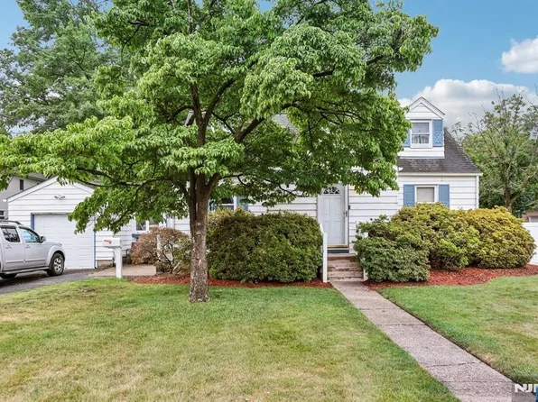 78 Legion Pl, Paramus, NJ 07652