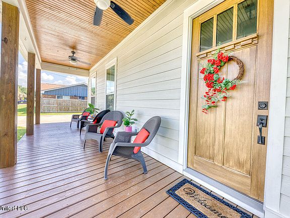 3rd image of 104 Boggs Cir