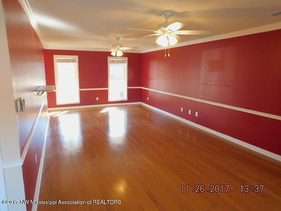 3rd image of 952 Greenfield Pl