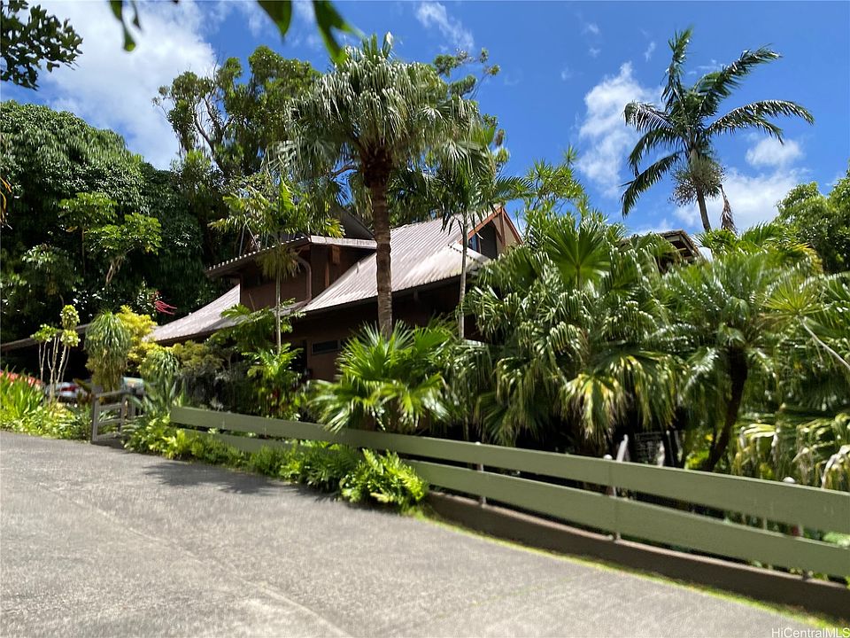 2nd image of 2528 Makaulii Pl
