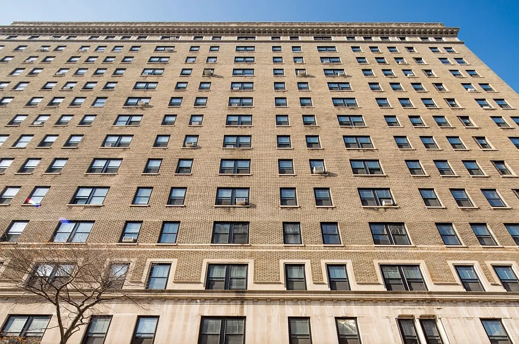 Embassy Apartments — Photo 2