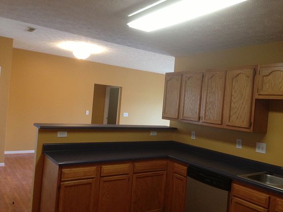 3rd image of 4679 Courtyard Dr