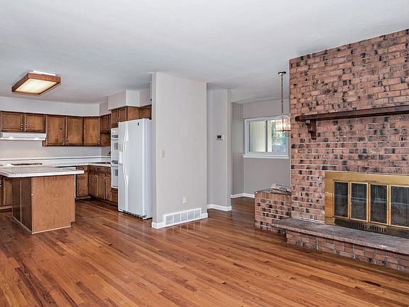 Breakfast nook off kitchen