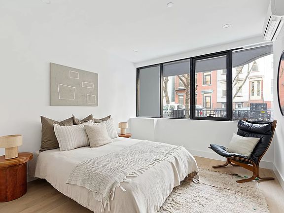 5th image of 81 India St #2B