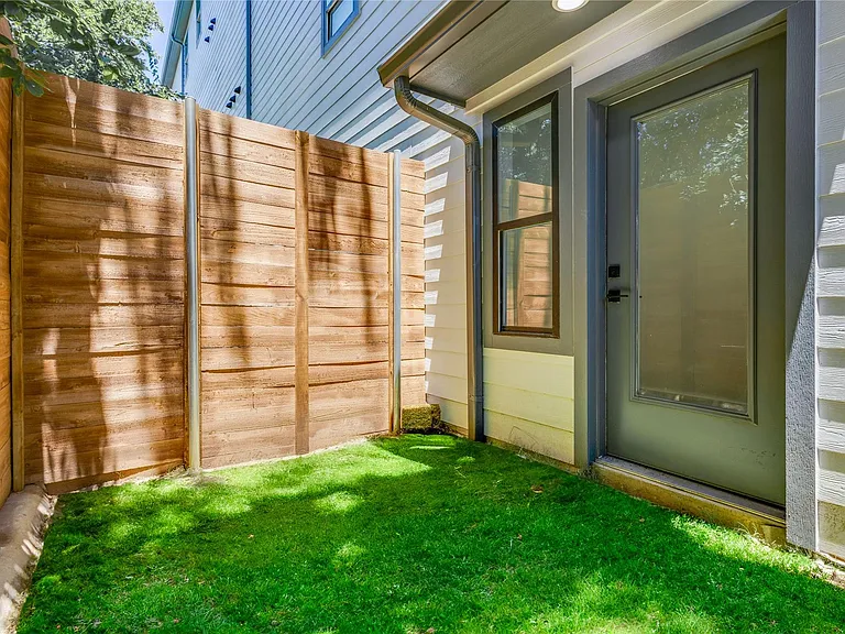 2011 Kirby St #103 — Photo 4