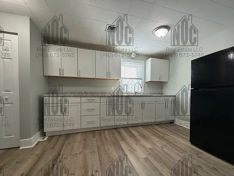 1236 1/2 E Locust St — Photo 2