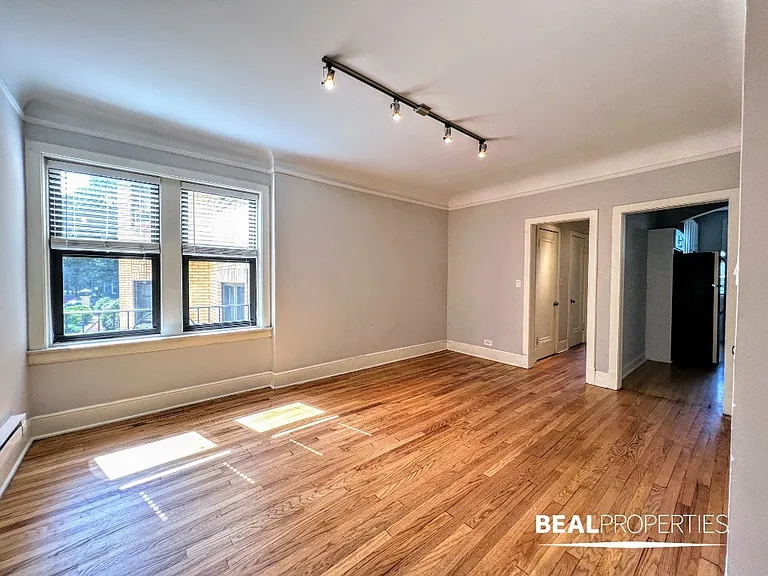 2323 N Rockwell St #B1 — Photo 1