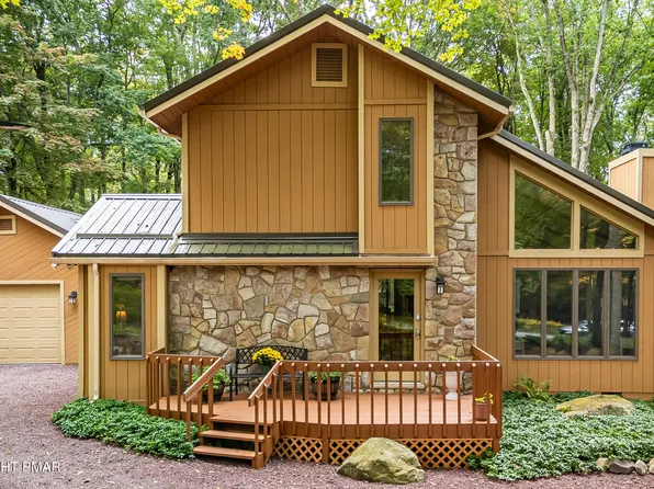 10 Linden Dr, Lake Harmony, PA 18624