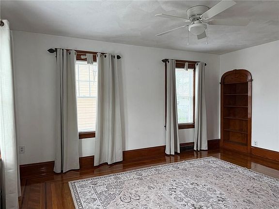4th image of 32 Lucas St