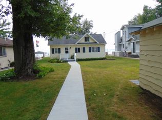 129 Long Point Dr, Houghton Lake, MI 48629