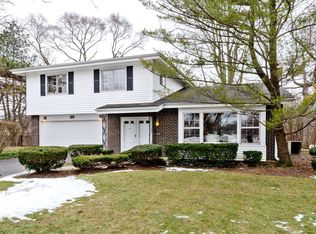 29 Ferndale Rd, Deerfield, IL 60015