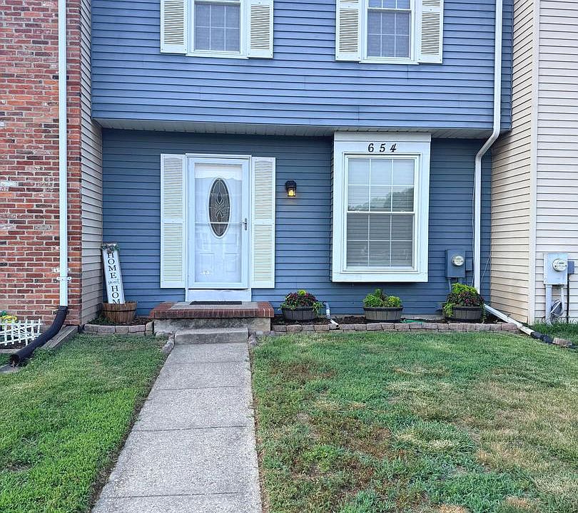 1st image of 654 Paddle Wheel Ct W