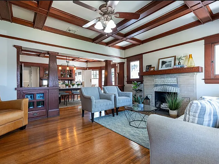 125 E Alvarado St — Photo 17