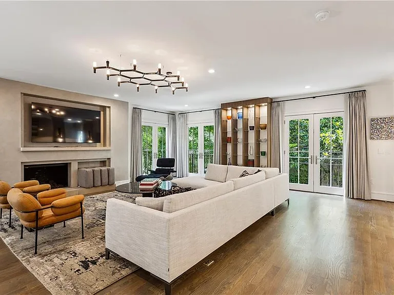 2525 Peachtree Rd NE #32 — Photo 10