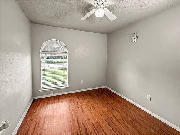 5th image of 224 E Grubb Dr