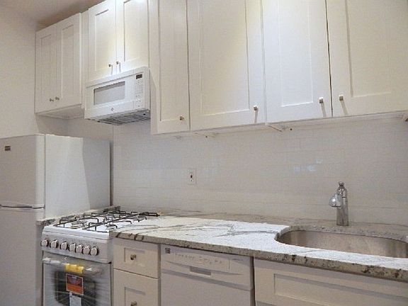 3rd image of 40 W 95th St #A3