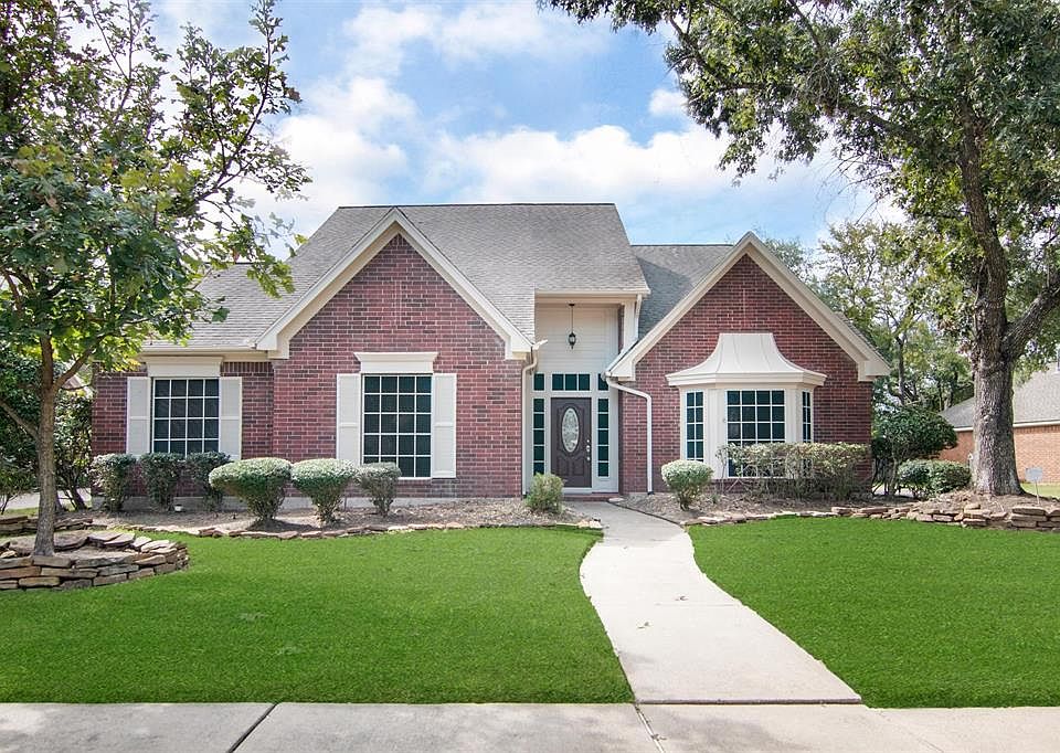 1st image of 15118 Greenleaf Ln