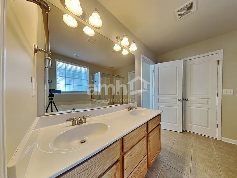 13527 Provincial Ct — Photo 11