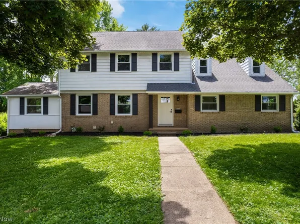 802 Edgewood St SE, North Canton, OH 44720