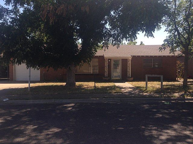 2nd image of 906 NW 12th Pl
