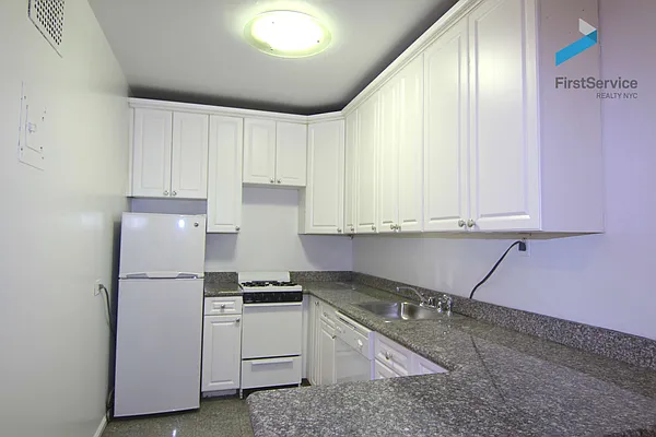 Rented by FirstService Realty (legacy) | media 10