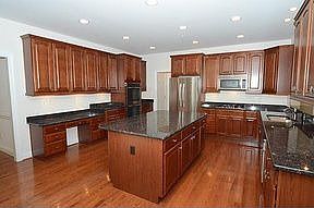 4th image of 1613 Maud Ln