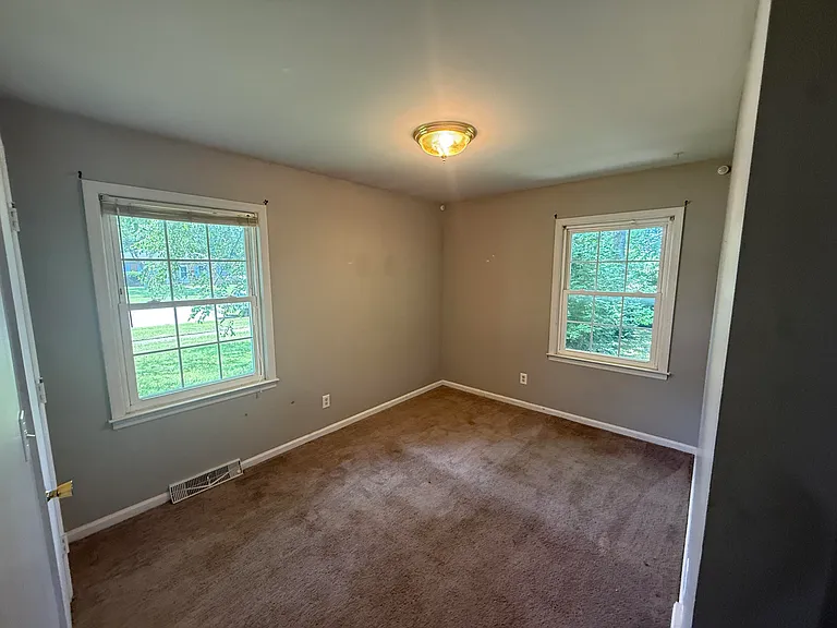 2266 Alexandria Dr — Photo 9