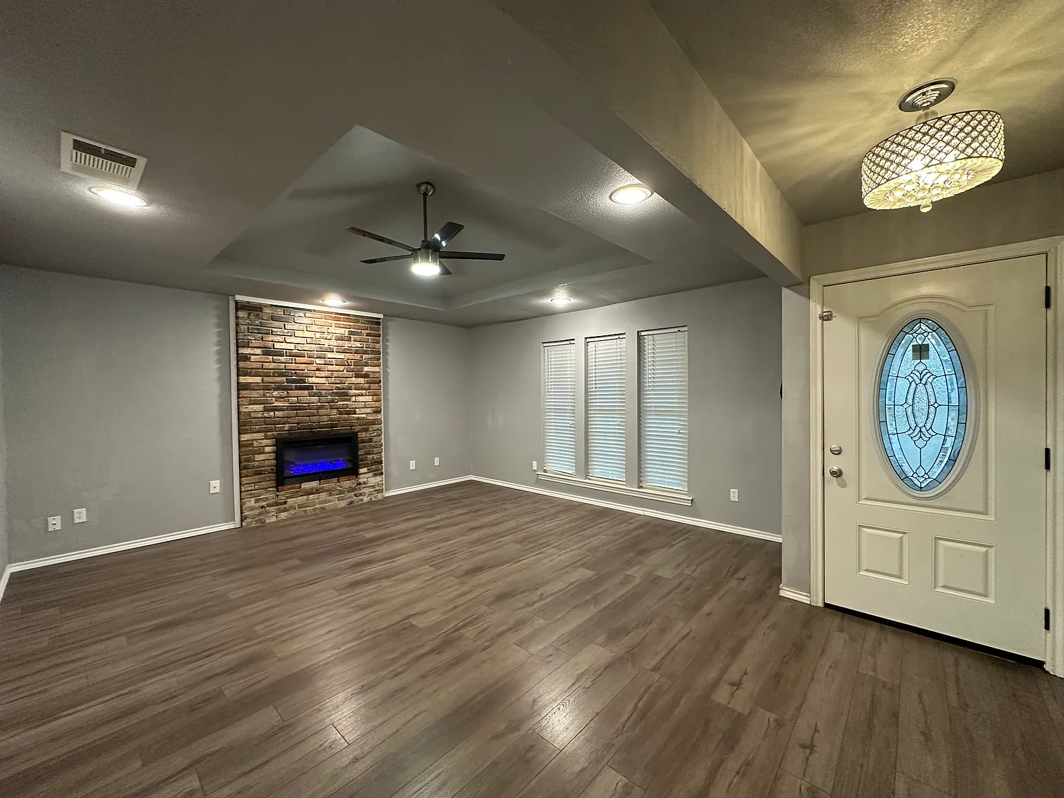 3 bed, 1619 sqft, $1,950 — Photo 1