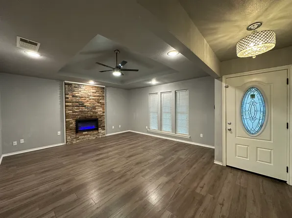 2018 Glenbrook Meadows Dr, Garland, TX 75040