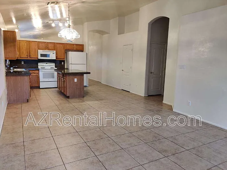 493 E Cantebria Dr — Photo 9