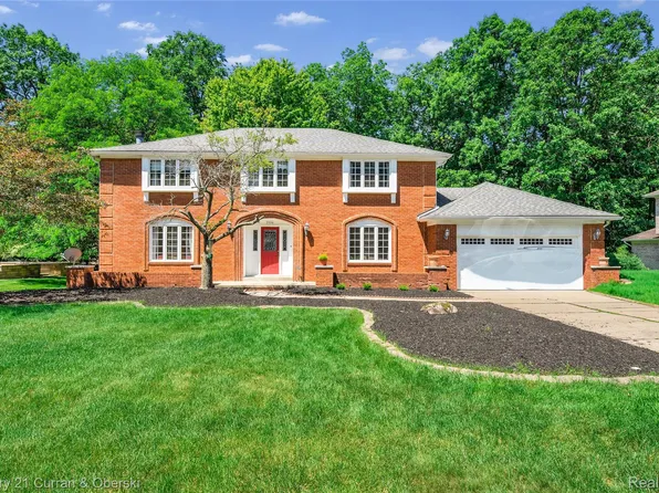 5994 Glen Eagles Dr, West Bloomfield, MI 48323