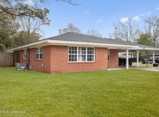 6321 Chaucer Dr, Ocean Springs, MS 39564