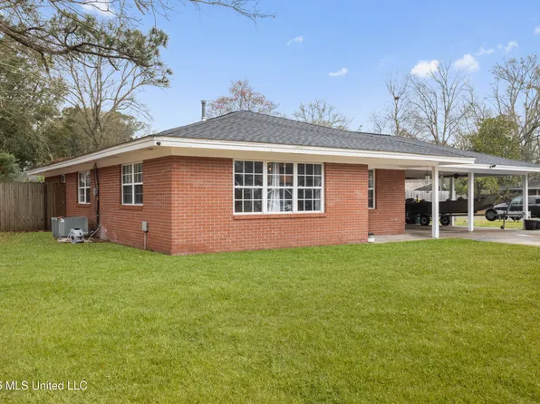 6321 Chaucer Dr, Ocean Springs, MS 39564