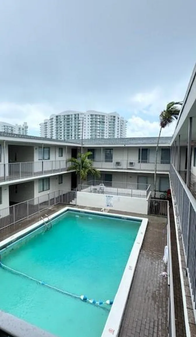 2 bed, 977 sqft, $2,380 — Photo 2