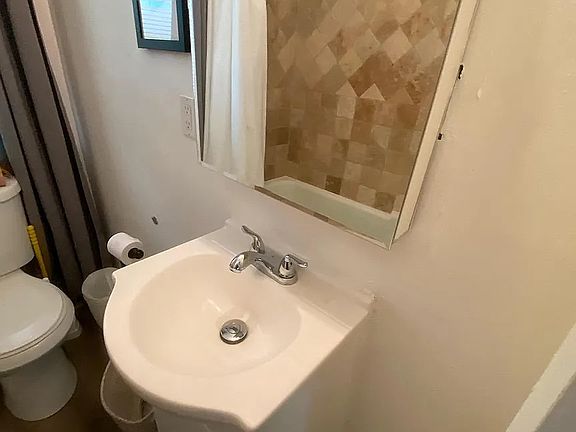 5th image of 2465 Connally Dr