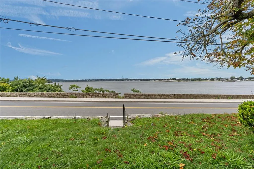 3 bed, 1.5 bath, 2272 sqft, $3,300 — Photo 4