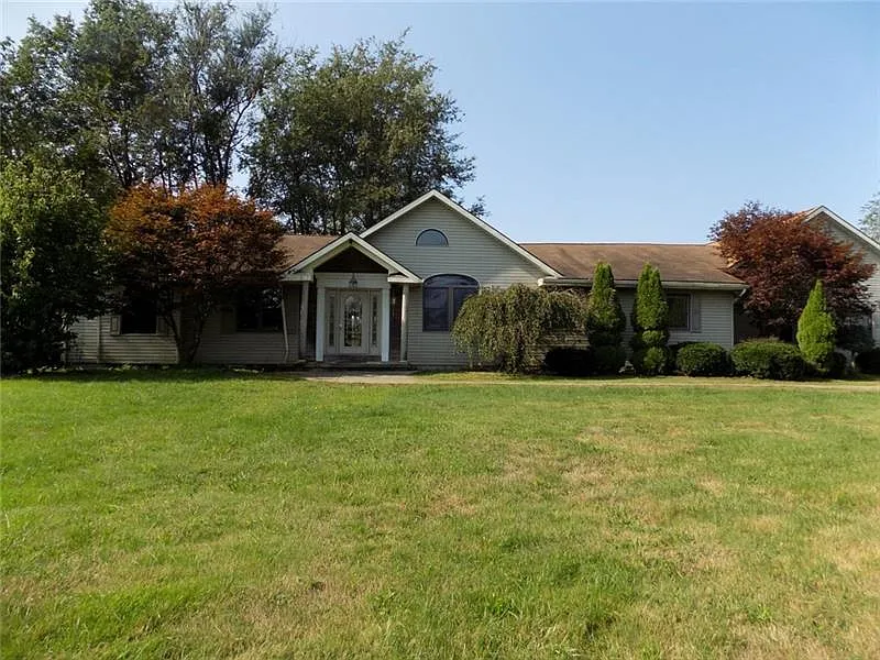 568 Crestview Dr photo 1