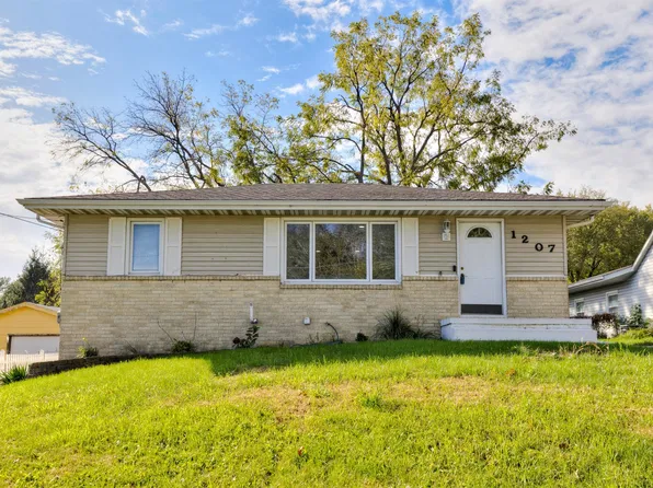 1207 E Watrous Ave, Des Moines, IA 50315