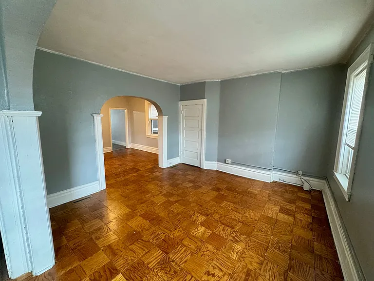 1810 Brownsville Rd — Photo 32