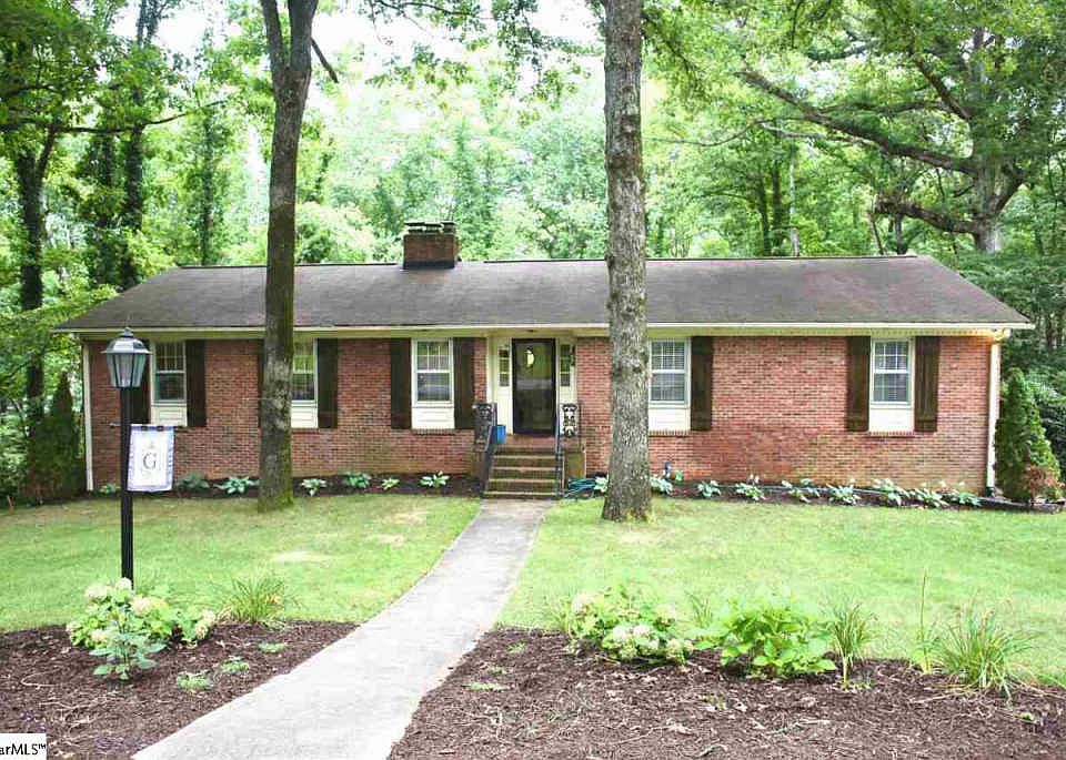 1st image of 103 Rosewood Dr