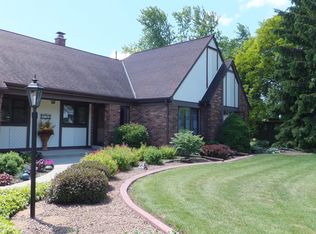 5300 S Skyline Dr, New Berlin, WI 53151