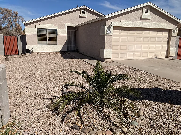 2536 E McArthur Dr — Photo 1