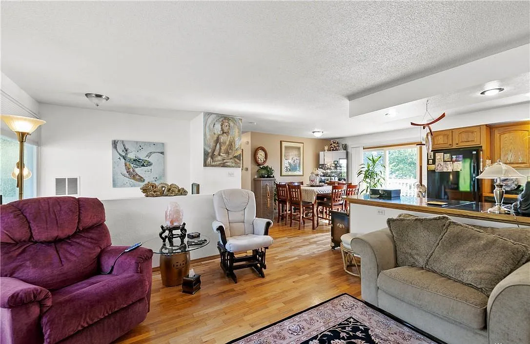 4 bed, 1920 sqft, $3,100 — Photo 4