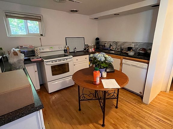 4th image of 619 Taylor St